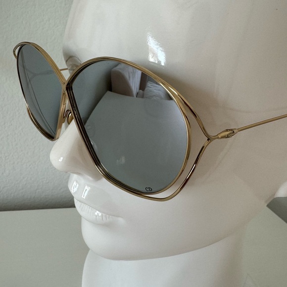 MIRRORED SUNGLASSES - Picture 1 of 8